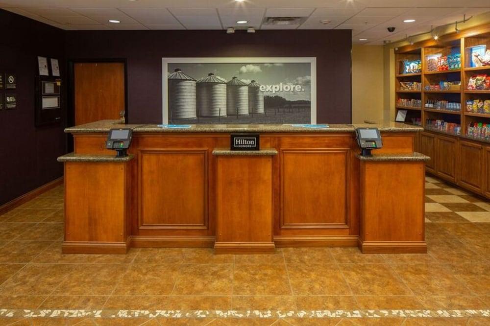 Hampton Inn Waterloo Eksteriør billede